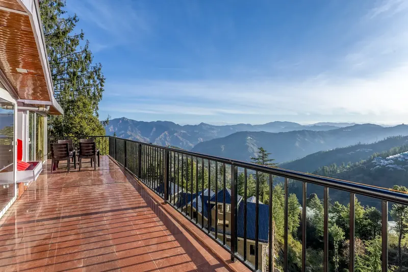 The terrace deck above the valley