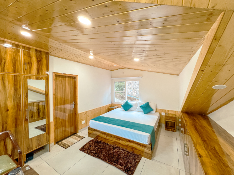 Attic room with mountain view at VAMITAG Inn