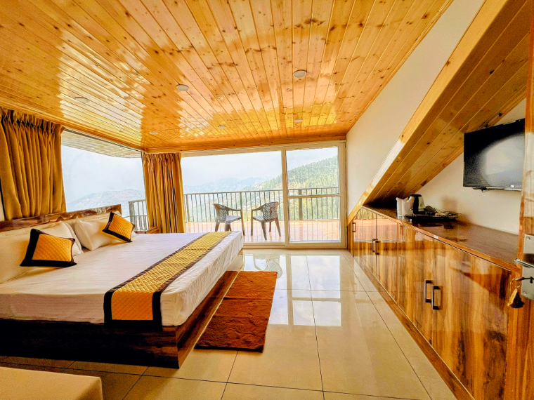 Room with seating area at VAMITAG Inn