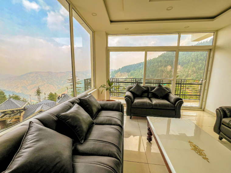 Shared living area at VAMITAG Inn